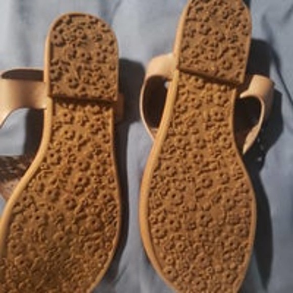 Maurices size 8/8.5 sandals - Picture 2 of 2